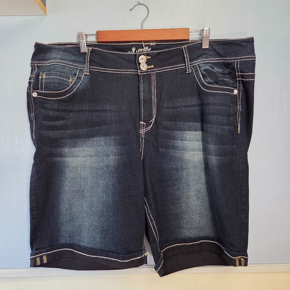 Wallflower Size 22 Faded Dark Wash Rhinestone Detail Casual Summer Burmudas